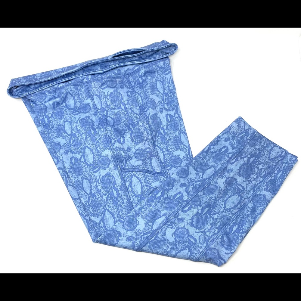 🛍️SALE🛍️ Cali Active Leggings Python Blue Print with Side Pockets - Picture 4 of 10